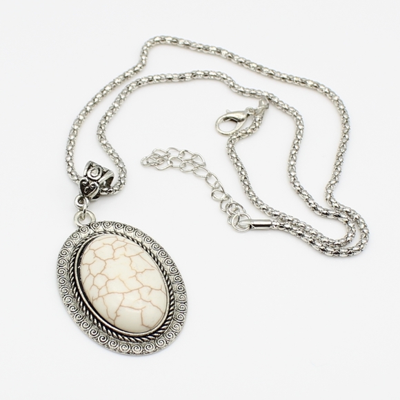 Boho oval stone necklace - Picture 3 of 4